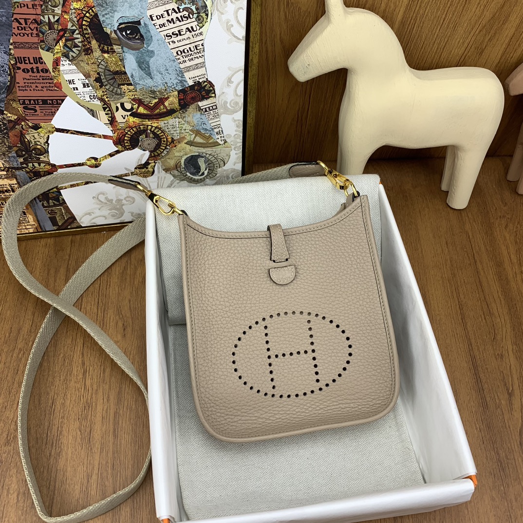 Hermès Evelyne TPM Trench Clemence Gold Hardware