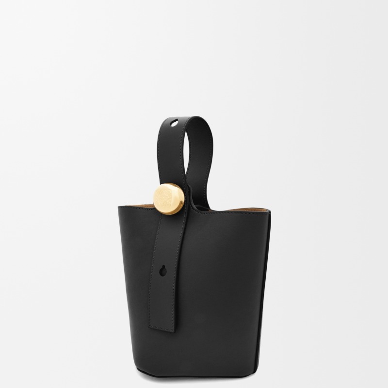 Mini Pebble bucket in smooth calfskin