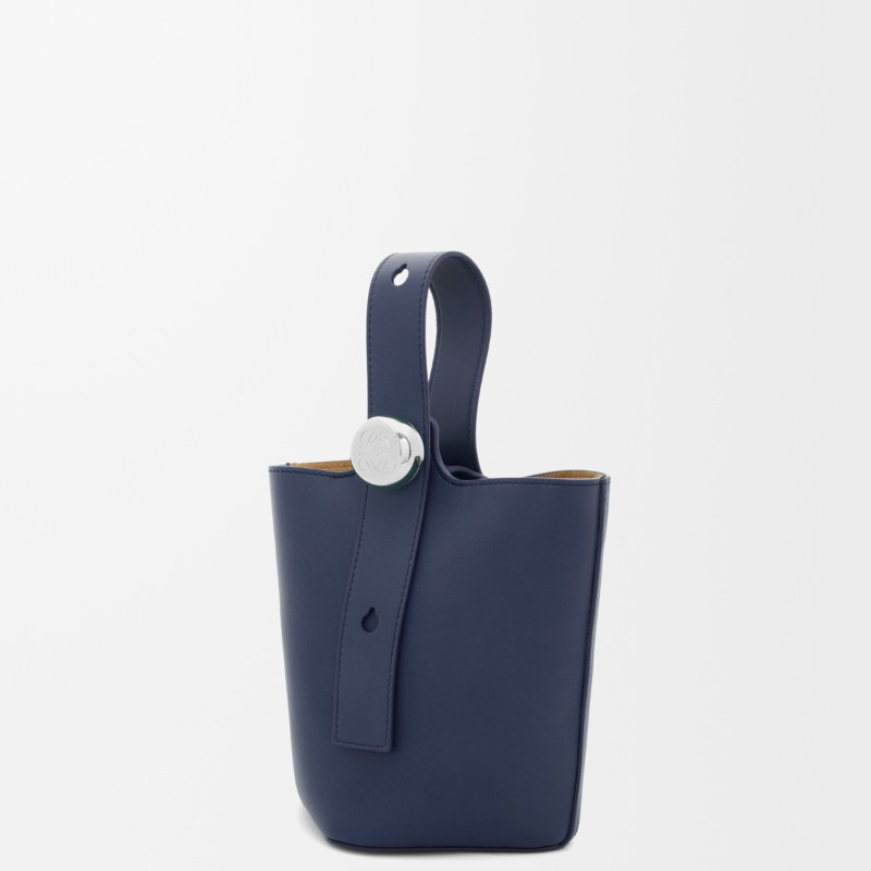 Mini Pebble bucket in smooth calfskin