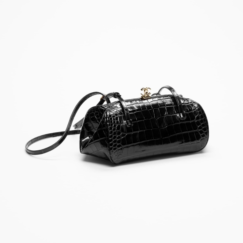 CHANEL MÉTIERS D’ART 2026 CLUTCH WITH LEATHER STRAP