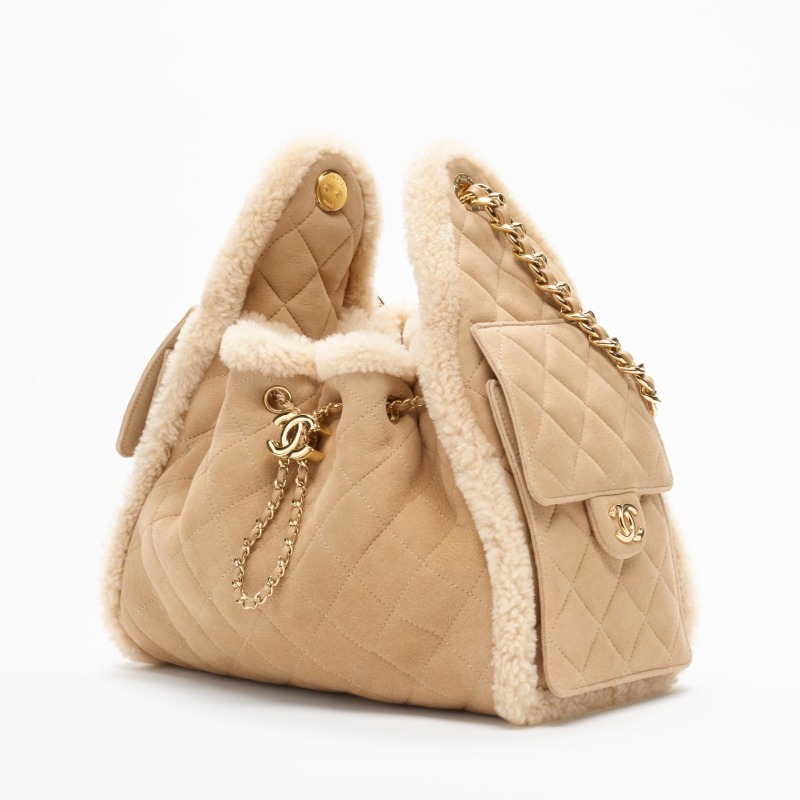 DM_20260813175714_001 FALL WINTER 2026 PRE-COLLECTION CHANEL 25 SMALL HANDBAG - Image 1