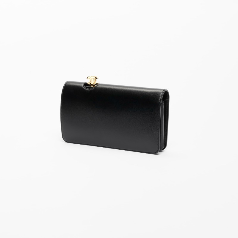 DM_20260814142119_001 CHANEL SPRING SUMMER 2026 CLUTCH - Image 1