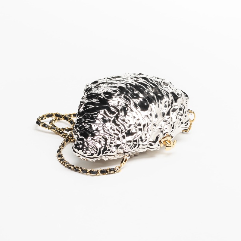 CHANEL MÉTIERS D’ART 2026 OYSTER MINAUDIERE