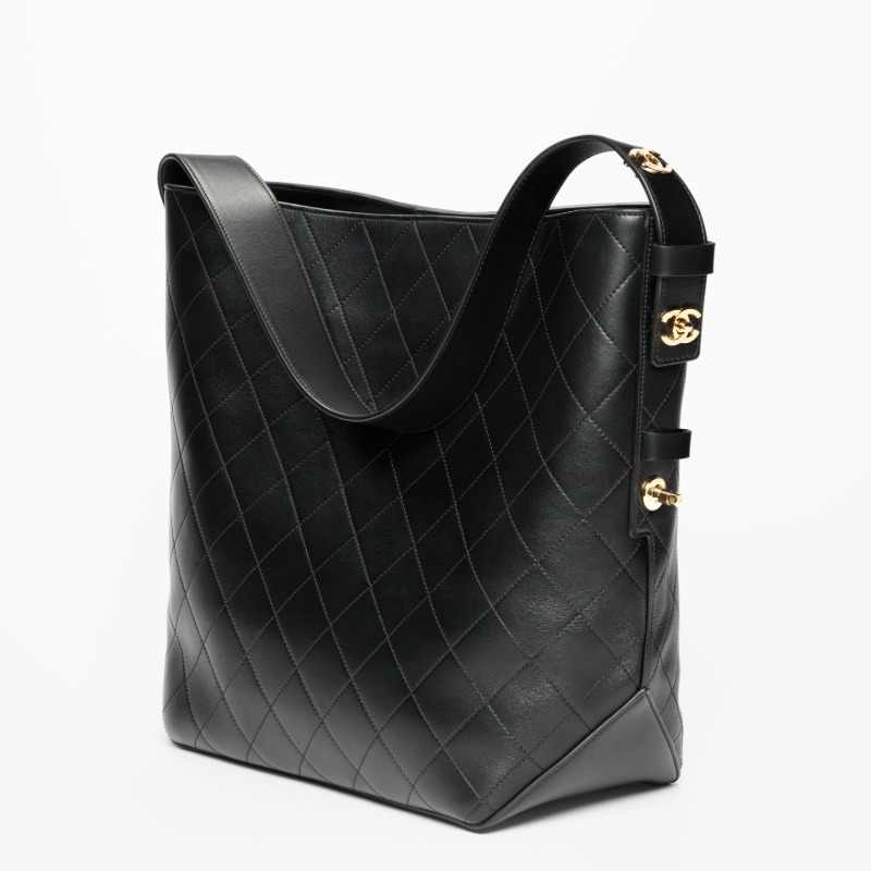 DM_20260914144117_001 CHANEL SPRING SUMMER 2026 LARGE BUCKET BAG - Image 1
