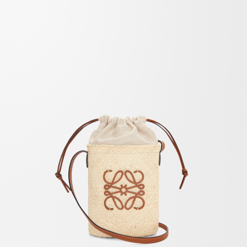 Square pocket in iraca palm and calfskin