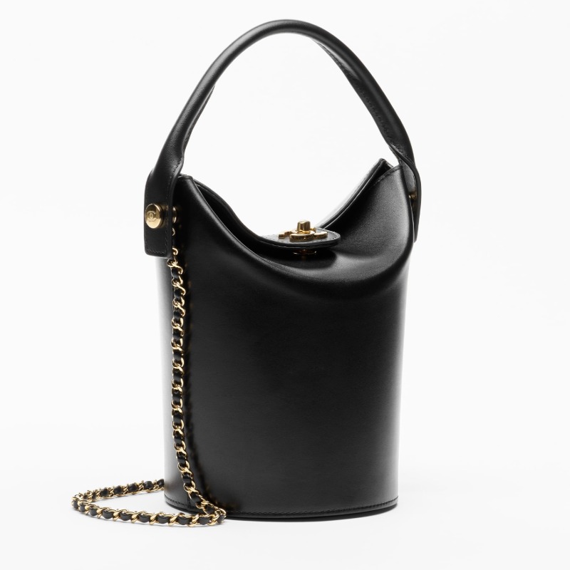 CHANEL FALL-WINTER 2026 BUCKET BAG