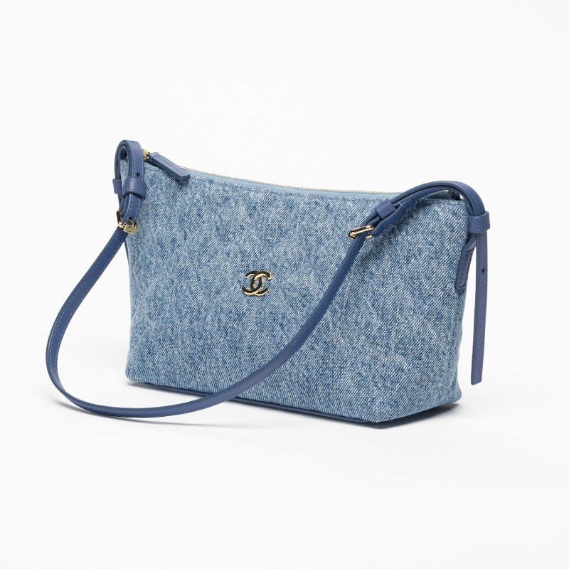 CHANEL MÉTIERS D’ART 2026 CLUTCH WITH LEATHER STRAP