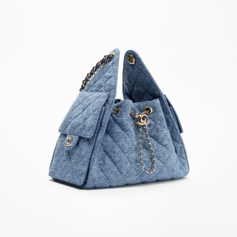 FALL WINTER 2025/26 CHANEL 25 SMALL HANDBAG