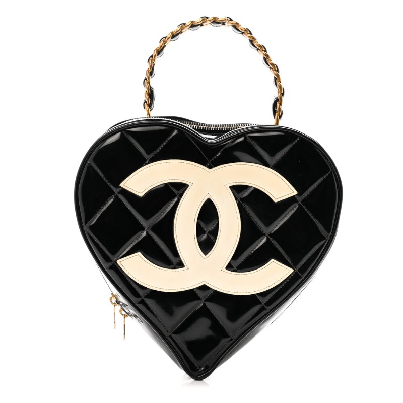 CHANEL VINTAGE PATENT CC BARBIE HEART VANITY CASE