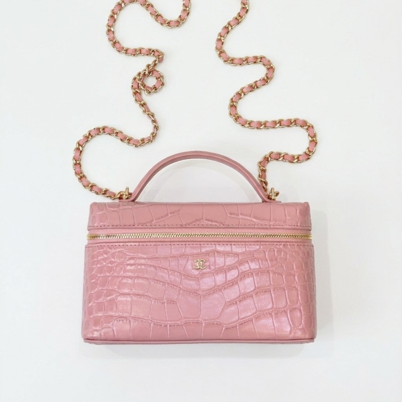 CHANEL FALL WINTER 2026 VANITY WITH CHAIN